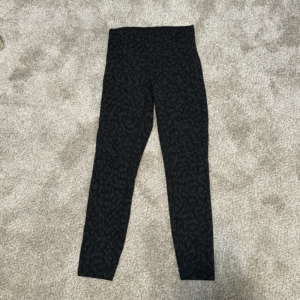 Lulumeon cheetah print black leggings size 8. 25 inch